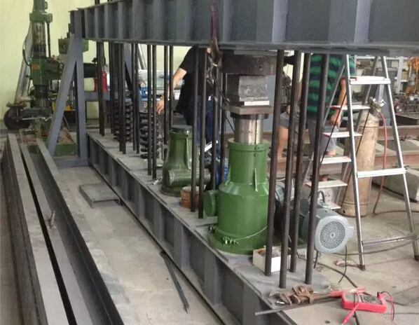 高鐵大噸位電動(dòng)螺旋千斤頂