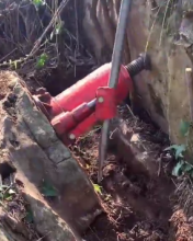 油壓千斤頂壓好幾下就一下使上勁怎么回事