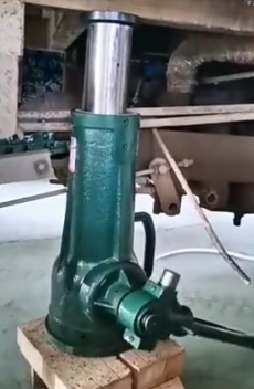 螺旋千斤頂套筒超過限位紅線無法下降怎么復(fù)原