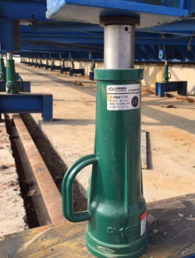 螺旋千斤頂是怎么頂升起重物的