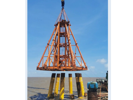 螺旋千斤頂可以提高穩(wěn)樁架的抗拔力